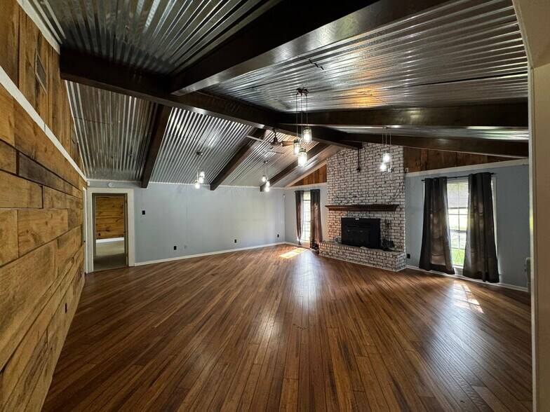 Living Room w/ Fireplace - 117 Steed Rd