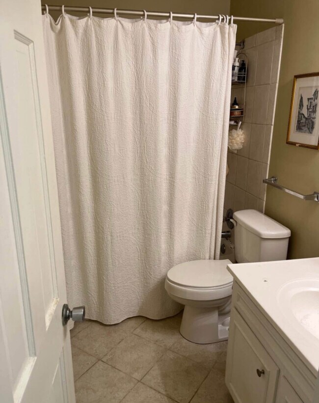 Building Photo - 4732 Belleview Ave