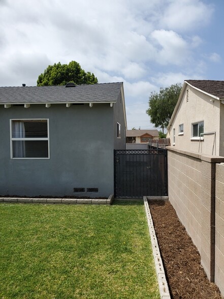 north sideyard - 8608 Harrison Way