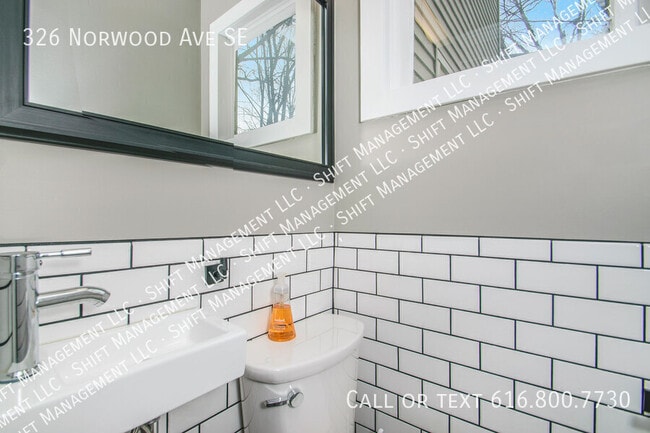 Building Photo - 326 Norwood Ave SE