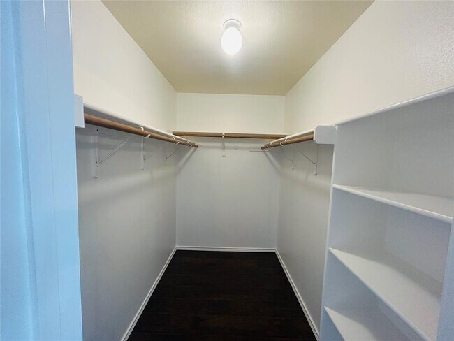 Building Photo - 600 McCarthur Dr