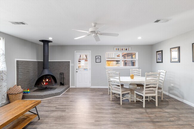 Building Photo - 2753 Larkspur Ln