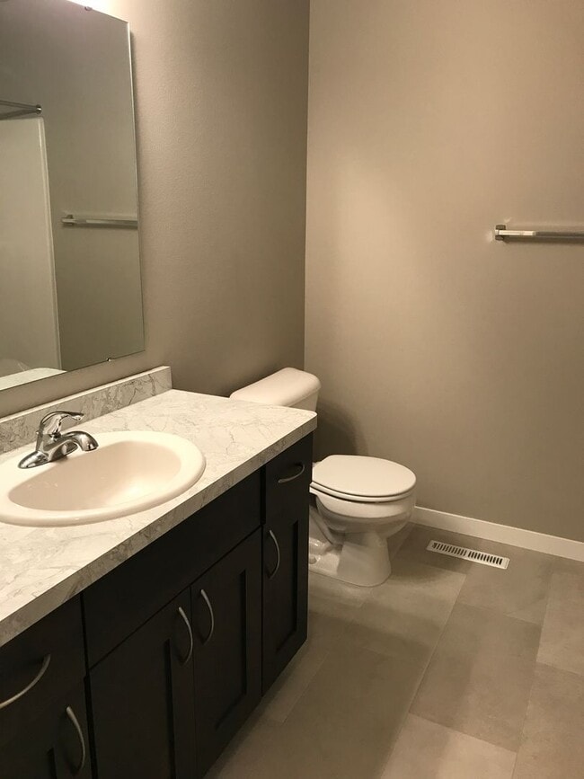 Building Photo - 4 Bed 3 Bath Single Family Home