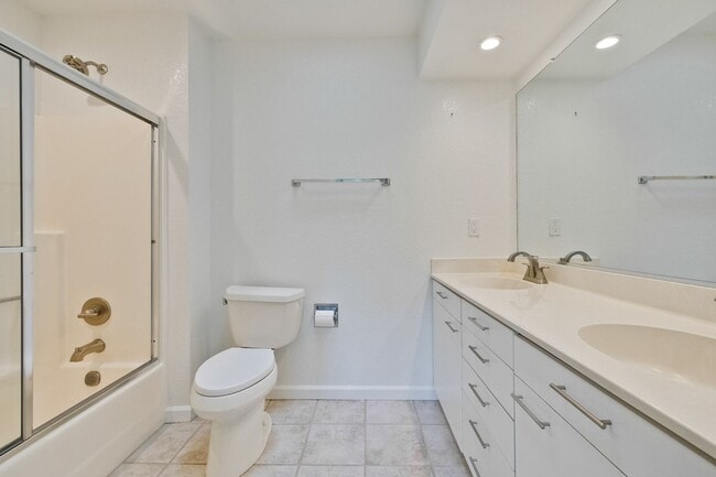 Building Photo - 2-Suite Townhome in Whisman Station Area | Easy Access to 101/237/85