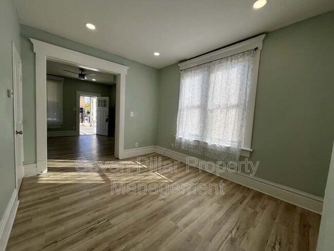 Building Photo - 1347 E Livingston Ave