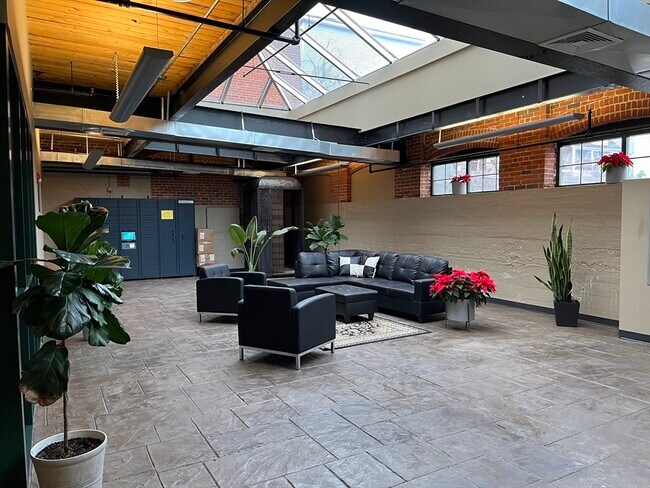 Building Photo - 160 Fremont St