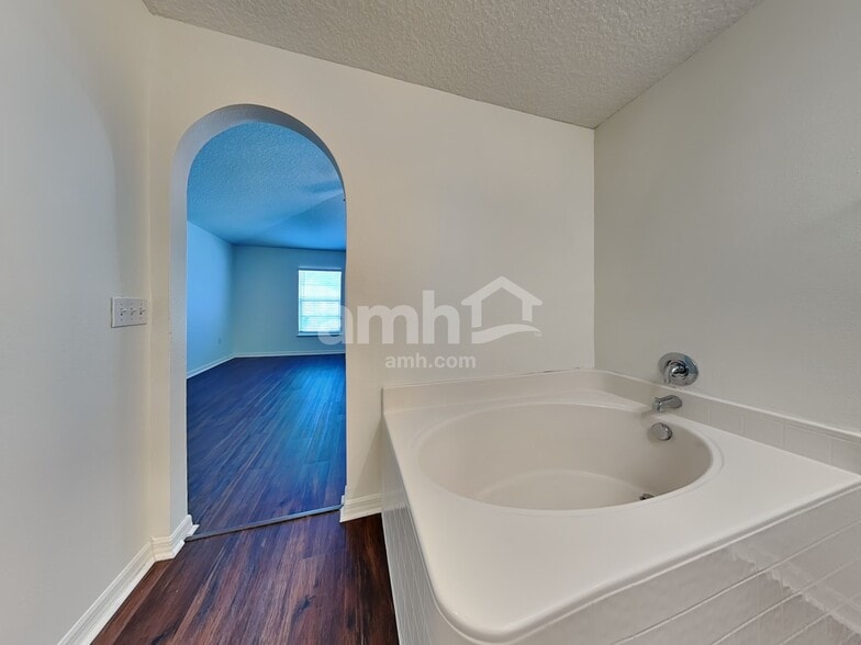 Building Photo - 11997 Mission Creek Ln