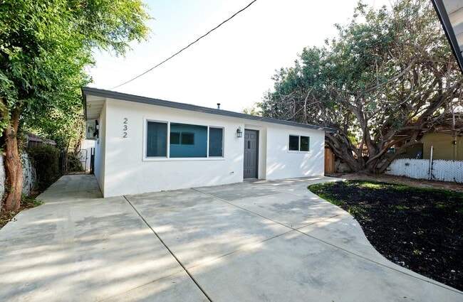 Primary Photo - 232 W 3rd St