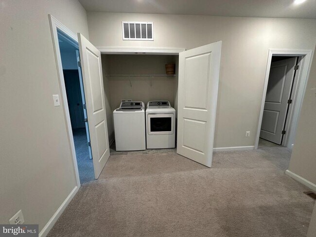 Building Photo - 43353 Radford Divide Ter