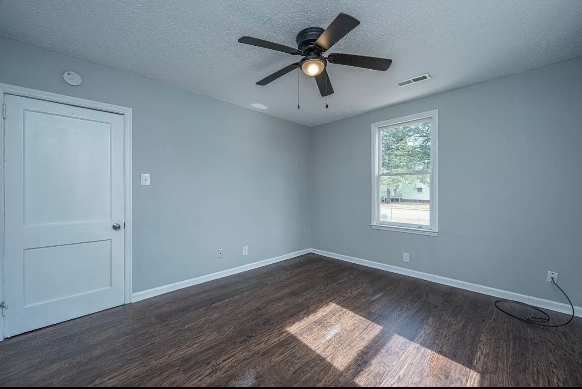 Building Photo - 2619 Ranger Dr