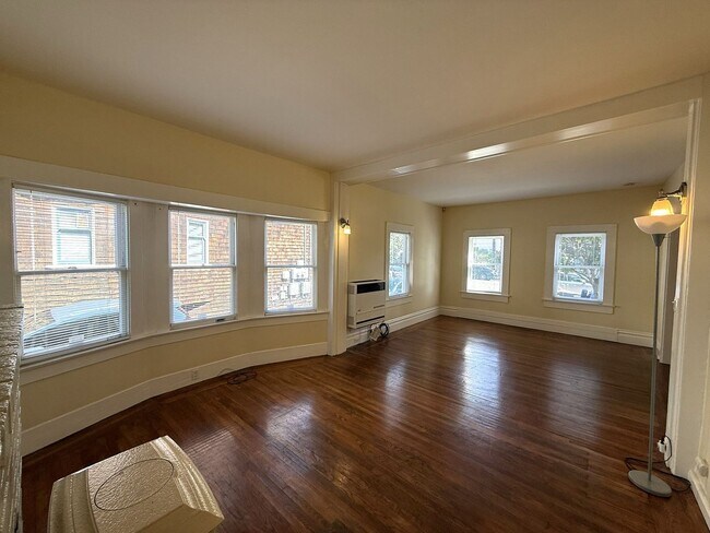 Building Photo - 5BR 1.5BA Berkeley Home | W/D, Dishwasher, Backyard + Storage Near Shattuck & Berkeley Bowl