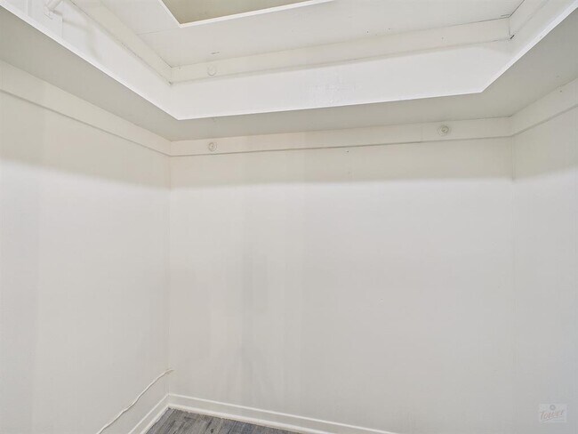 Building Photo - 6108 Shadow Valley Dr
