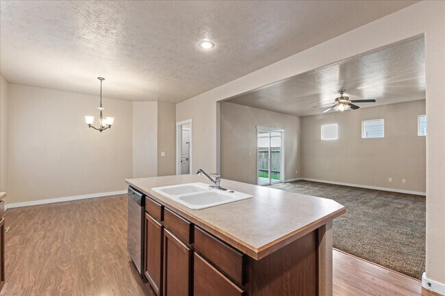 Building Photo - 115 W Lava Falls Dr