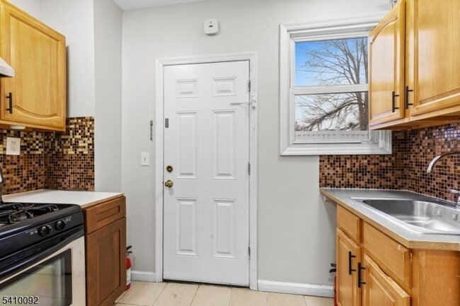 Building Photo - 336 Madison Ave