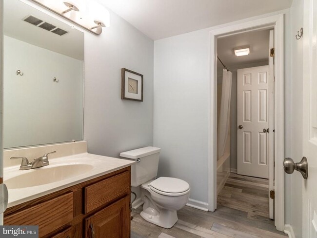 Building Photo - 28 Henlopen Gardens