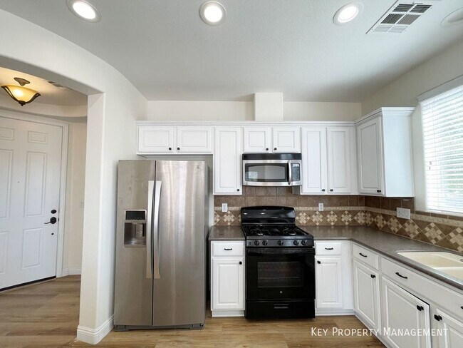 Building Photo - 2913 Big Mountain Ave