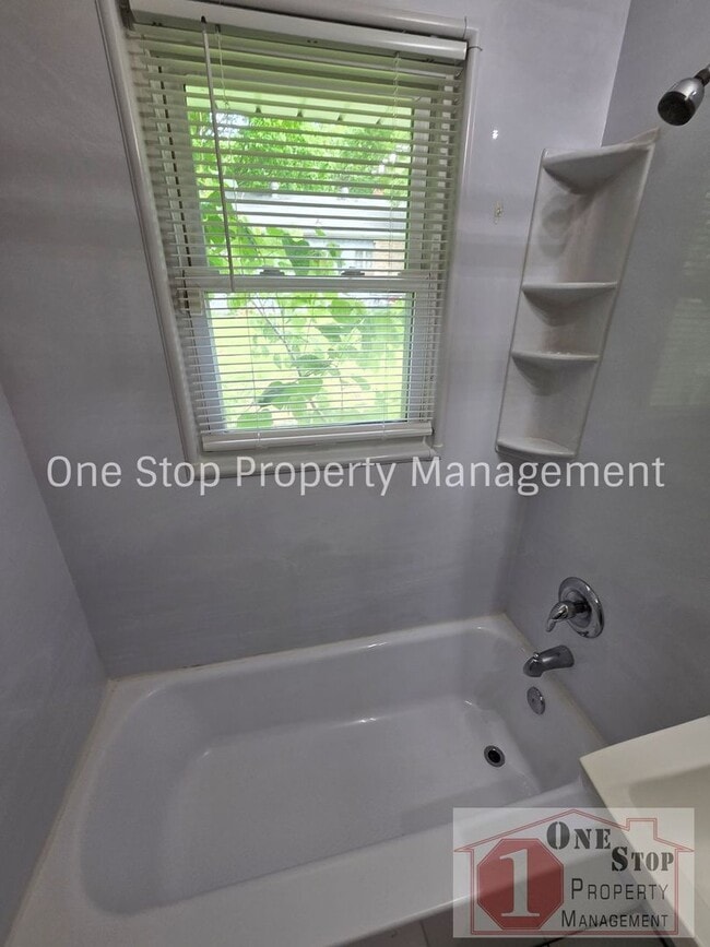 Building Photo - Adorable 2 Bedroom, 1 Bathroom, 1 Car Garage House in Independence!