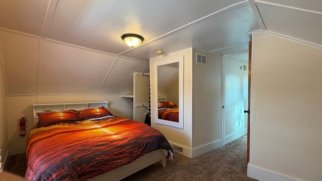 Building Photo - Charming 2 Bedroom Furnished Home on E. Front Street in TC