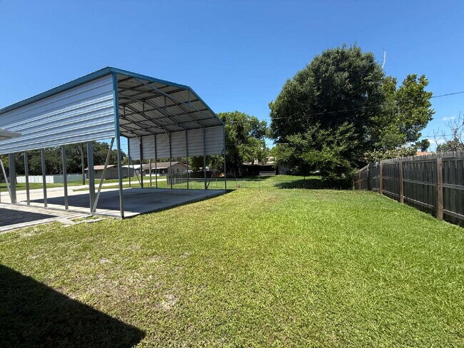 Building Photo - Beautiful and Spacious 3/2 with Separate Entrance 1/1 In-Law Suite, RV Parking