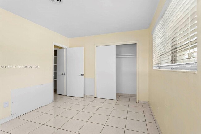 Building Photo - 12905 NE 4th Ave