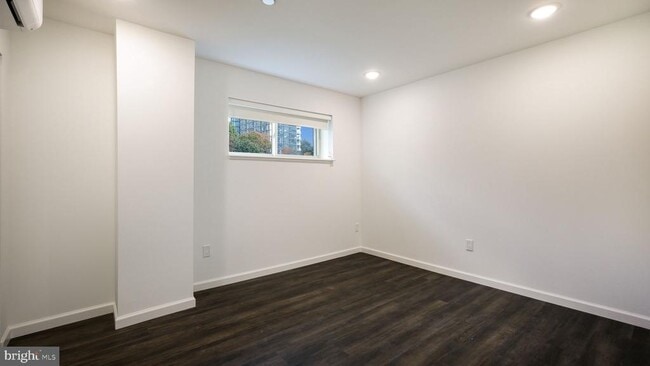Building Photo - 1825 Callowhill St