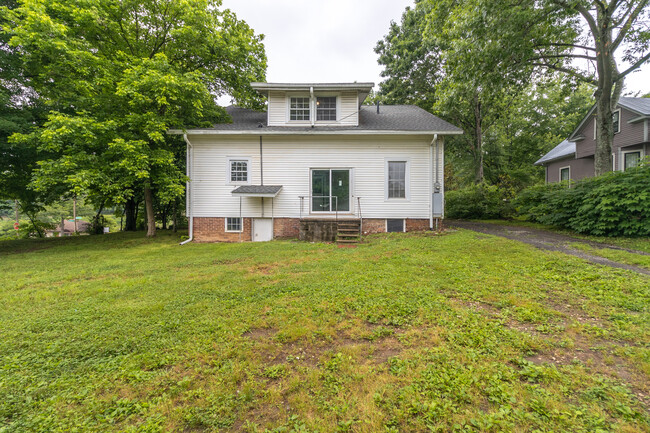 Building Photo - 3224 Garden Dr