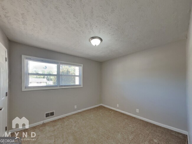 Building Photo - 2945 Botany Dr