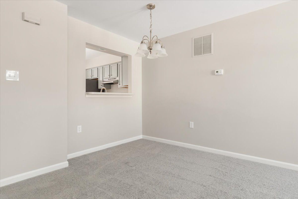 Building Photo - 113 Frazer Dr