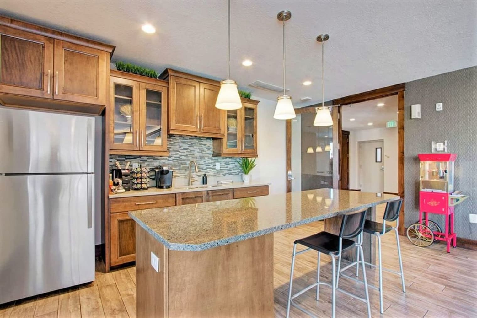 Building Photo - 460 E 400 S