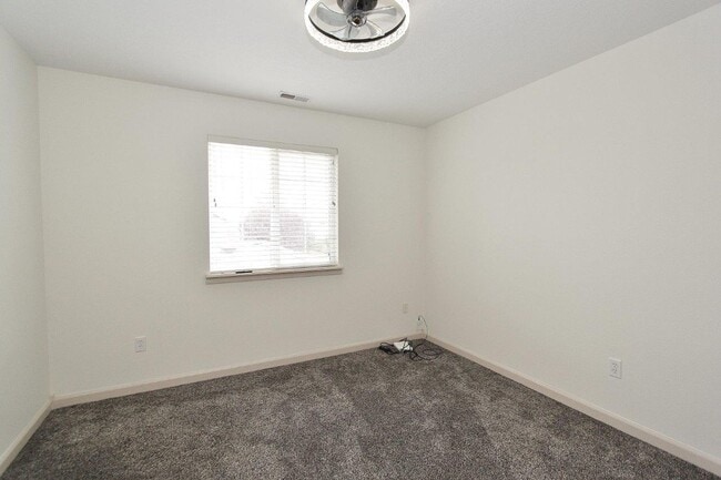 Building Photo - Spacious Craftsman Style Home
