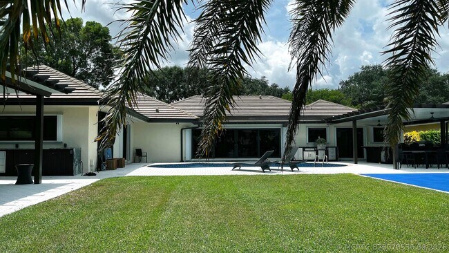 Building Photo - 5125 Woodland Lakes Dr