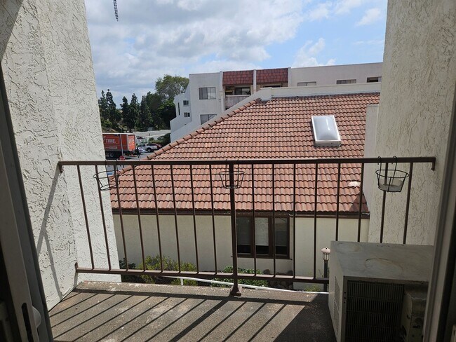 Building Photo - GENESEE - Regency Villas 1 BR Condo, 62+ C...