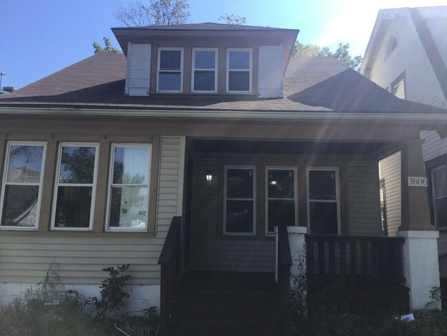 Building Photo - 4 Bedroom Single Family Home