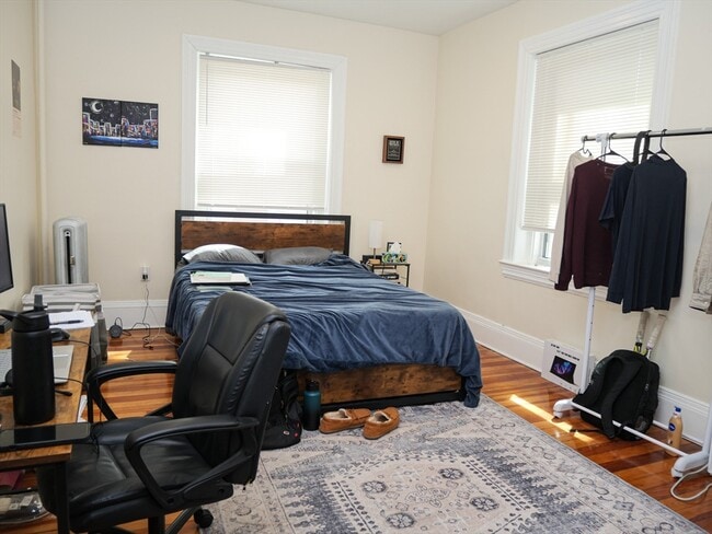 Building Photo - 10 Beals St