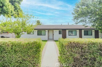 Building Photo - 8400 Chimineas Ave