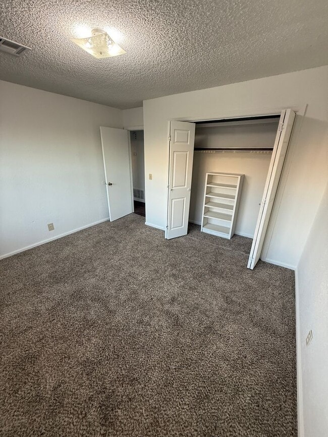 Building Photo - Duplex On West Quantico 3 bed