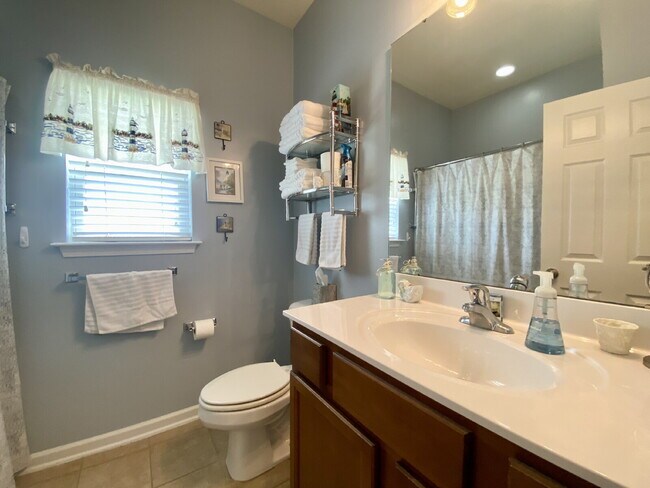 Building Photo - Spacious Four Bedroom Home w/ Oversized Fe...