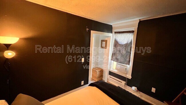 Building Photo - 3245 3rd Ave S