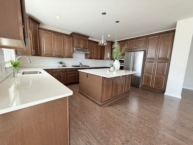 Building Photo - 6394 S Trailwoods Dr