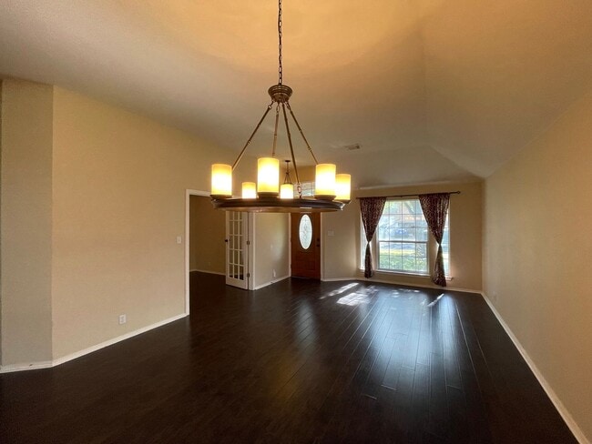 Building Photo - Beautiful single-story home in desirable Vista Oaks Subdivision