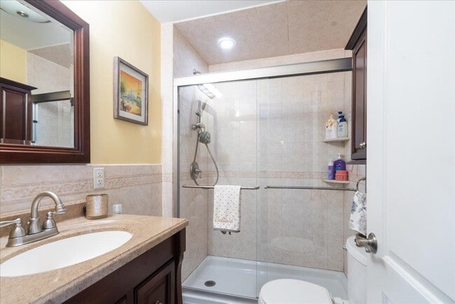 Building Photo - 252 Grace Ave