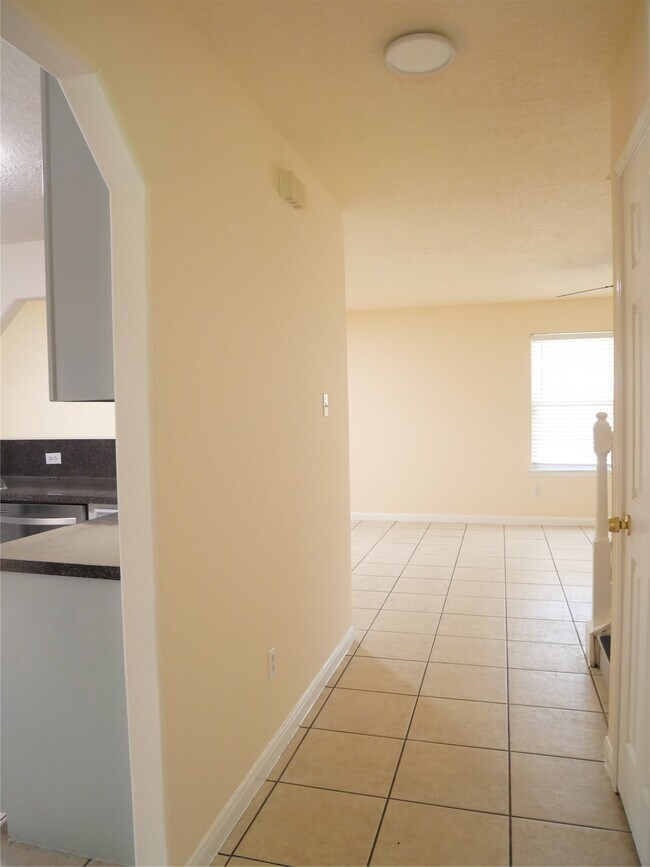 Building Photo - 6603 Schambray St
