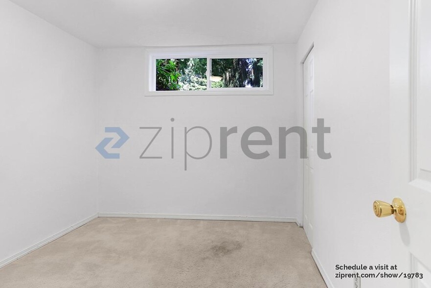 Building Photo - Unit A