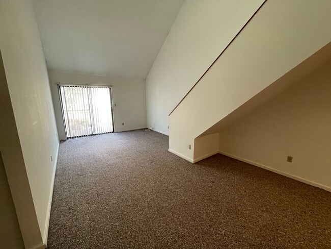 Building Photo - 1 Bedroom Apartment on Linden Ave
