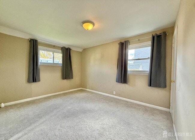 Building Photo - 33 Windsor Dr