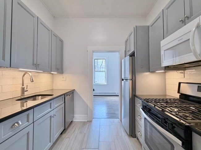 Building Photo - 592 Palisade Ave