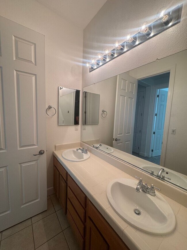 Building Photo - 709 Woodacre Dr