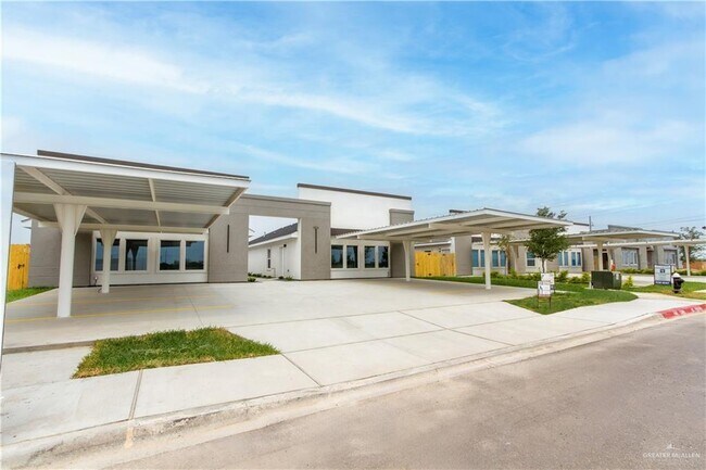 Building Photo - 1313 N Aryana Ave