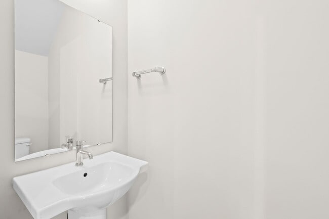 Building Photo - Beautiful Townhome in the Heart of Wesley Heights