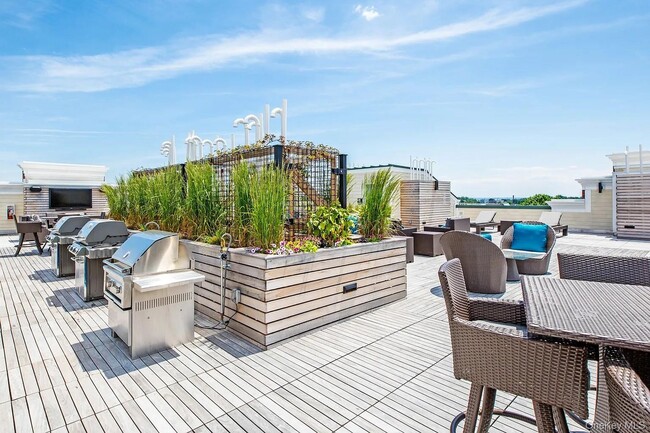 Building Photo - 201 Willett Ave